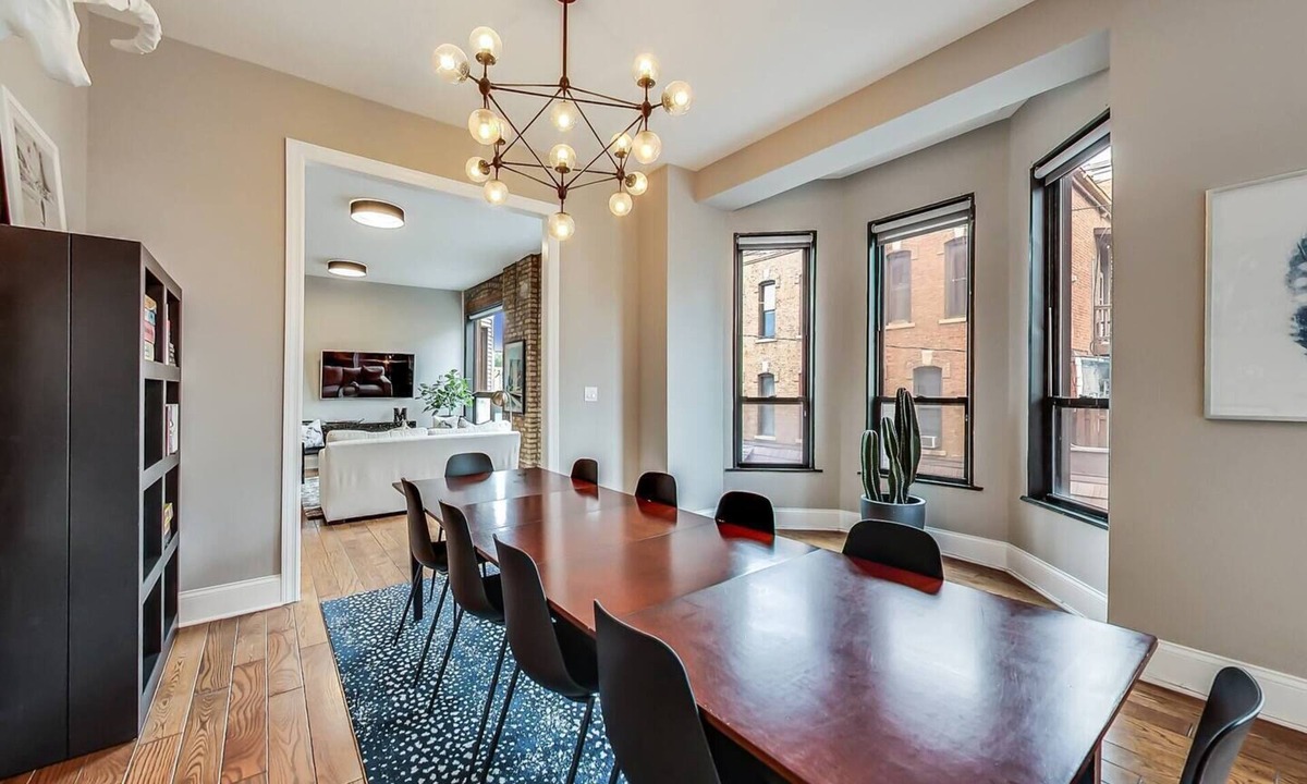 Old Town Apartment | Lovely 4 Bedroom Spot located in Charming Old Town