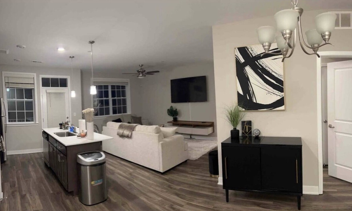 Romeoville Apartment | Lovely cozy spacious two bedroom, one bathroom