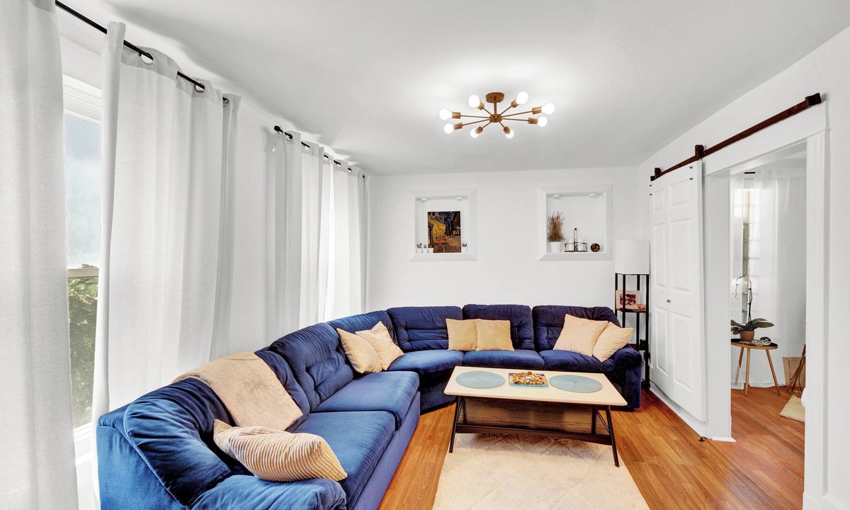 West Bucktown House | Lovely Private Coach House in Logan Square