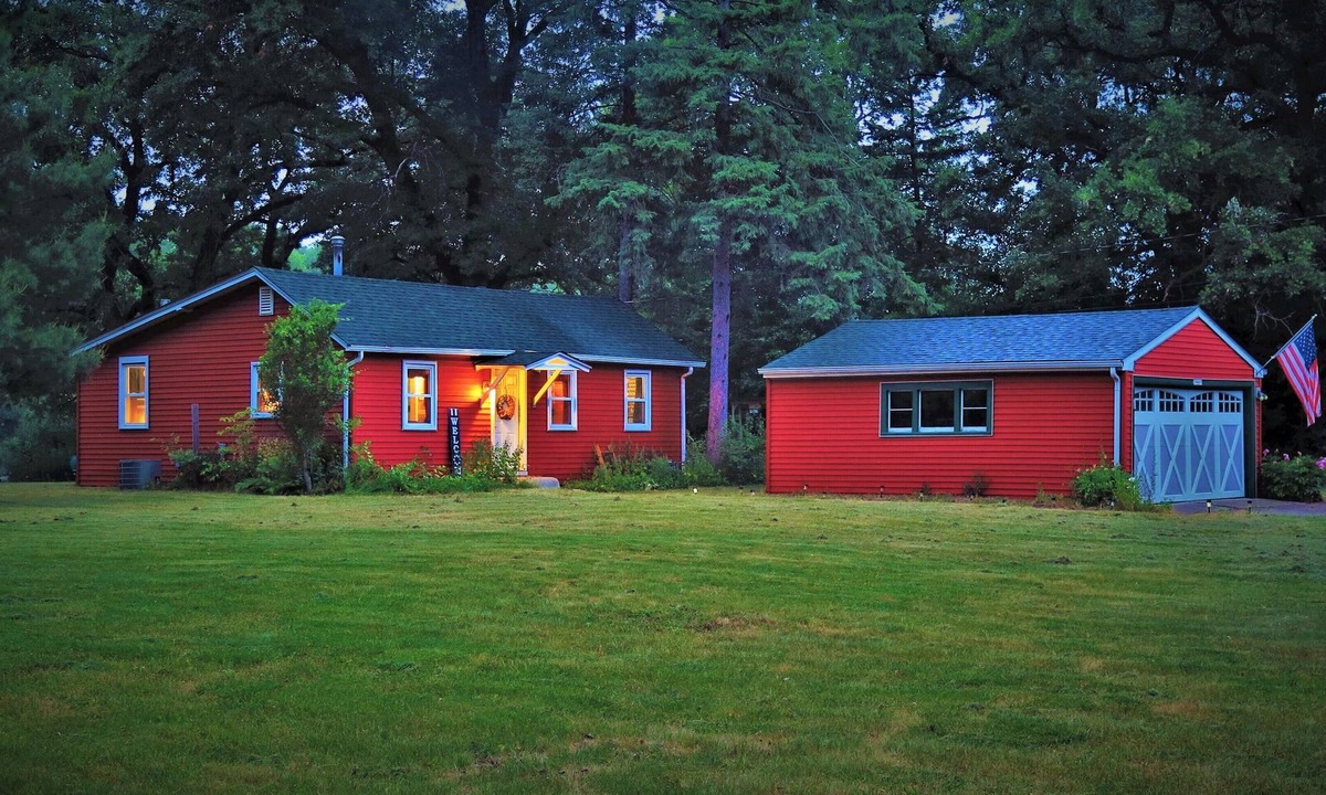 St. Charles House | Lovely Riverfront House with Fire Pit & 30ft Swing!
