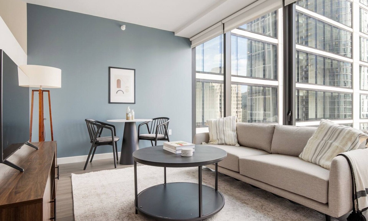 South Loop Apartment | Lovely South Loop 1BR w/Pool, Gym & Spa, nr Grant Park, by Blueground