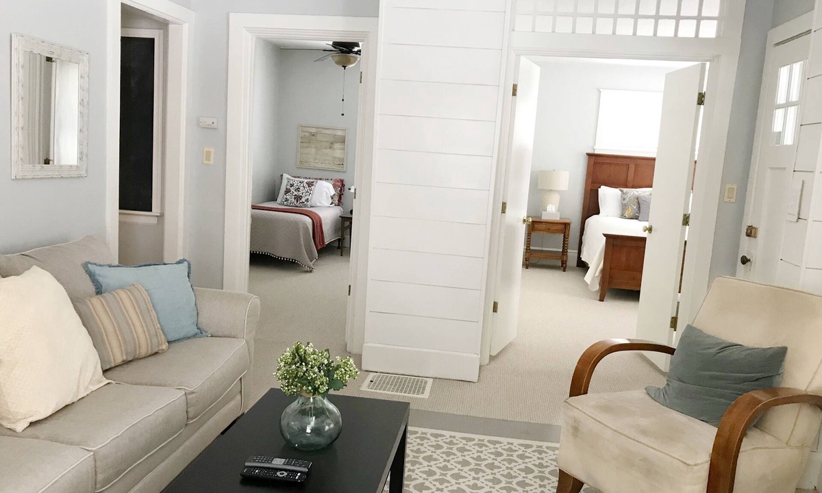 Batavia House | Lower 2 bedroom unit- Convenient in town location