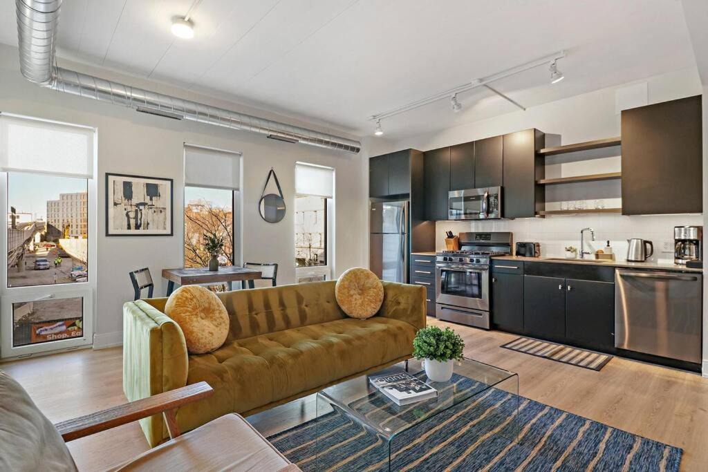 Lakeview Apartment | Lux 1BR & 1BA Apartment in Belmont - Belmont 207