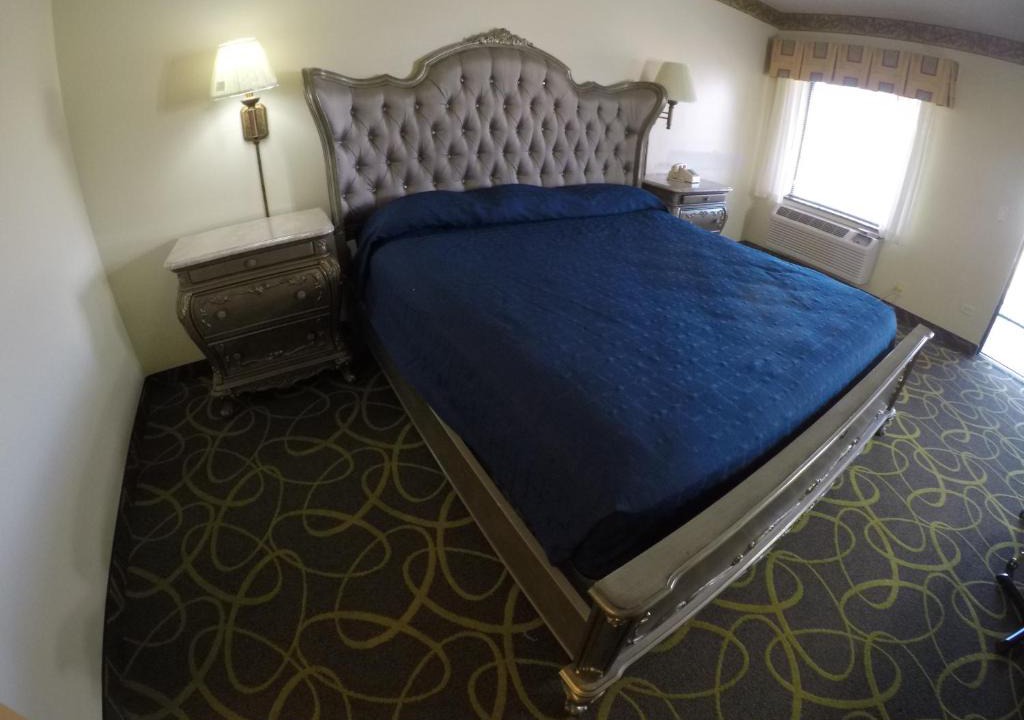 Dolton Hotel | Luxe Romantic Suites