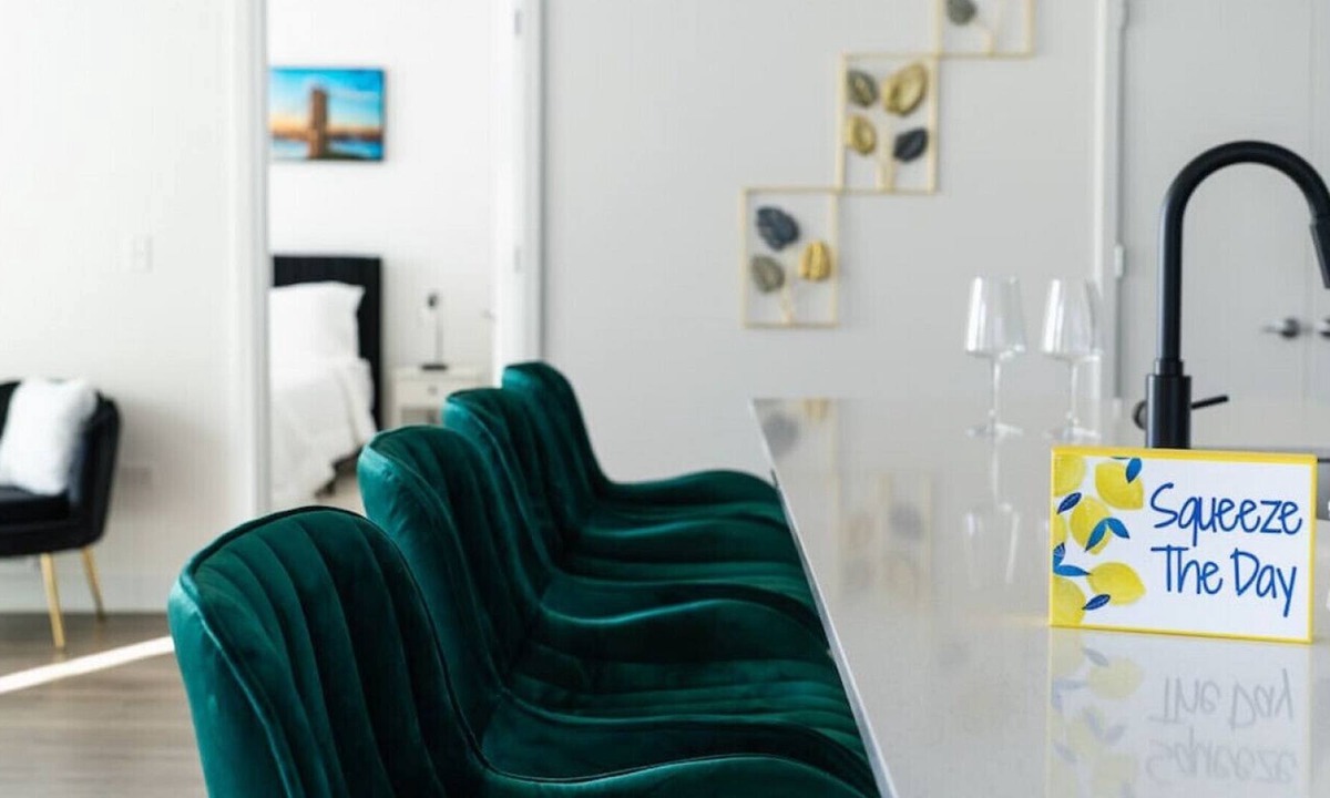 Morton Grove Apartment | Luxurious 2 Bedroom in Morton Groove