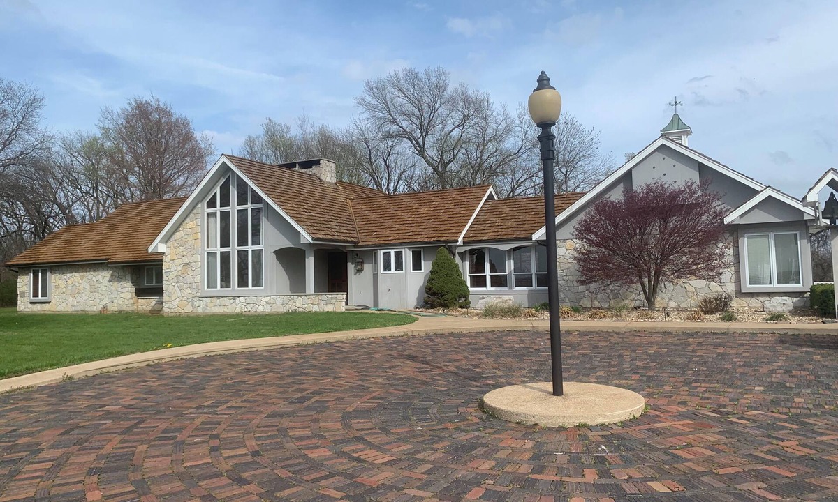 Mitchell House | Luxurious 35-Acre Gated Estate, <15 Min to Downtown St. Louis