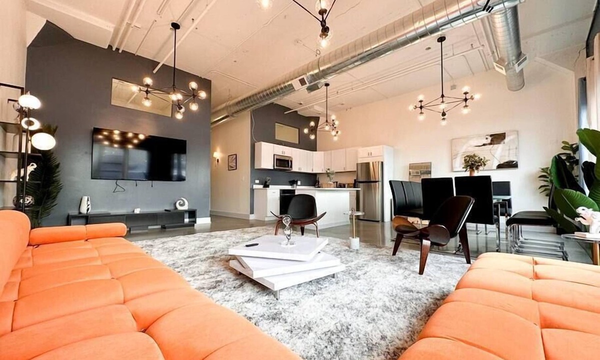Near South Side Apartment | Luxurious McCormick Place 6 bed/3 bath Suite for groups with optional parking