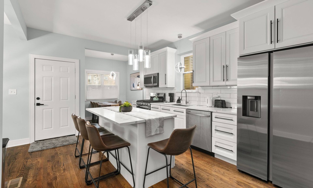 Chicago Apartment | Luxury 5Bed 2Bath Apt w/Parking