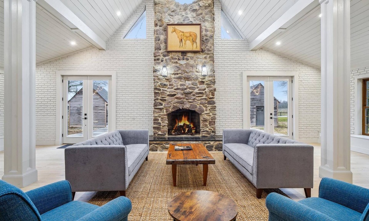 Dickerson House | Majestic Equestrian Estate