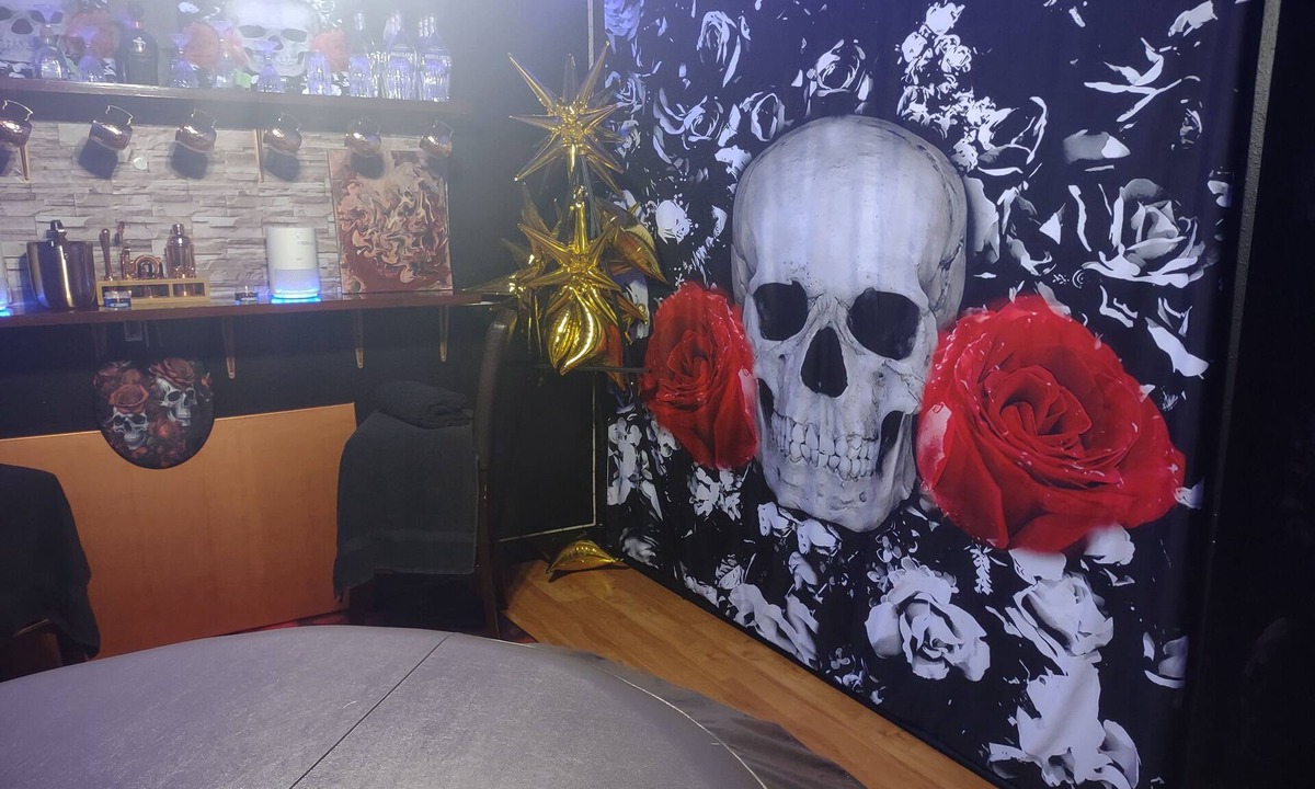 Springfield Condo | Massage chair, massage table for you to just relax.