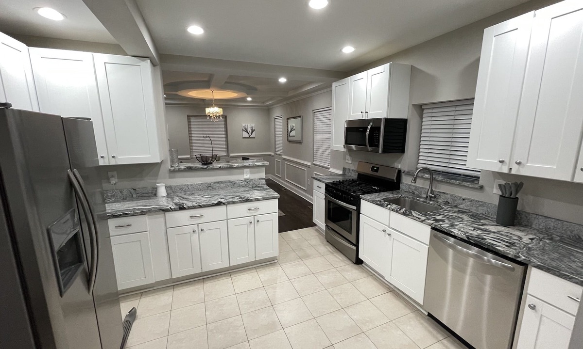 Ashburton House | MASSIVE BEAUTIFUL 5 BEDROOM ESTATE, With FREE PARKING
