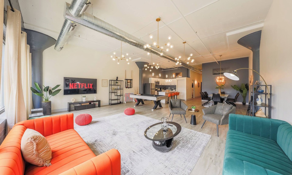 Prairie District Apartment | McCormick 5B/3Ba Luxury Suite for groups/12 guests