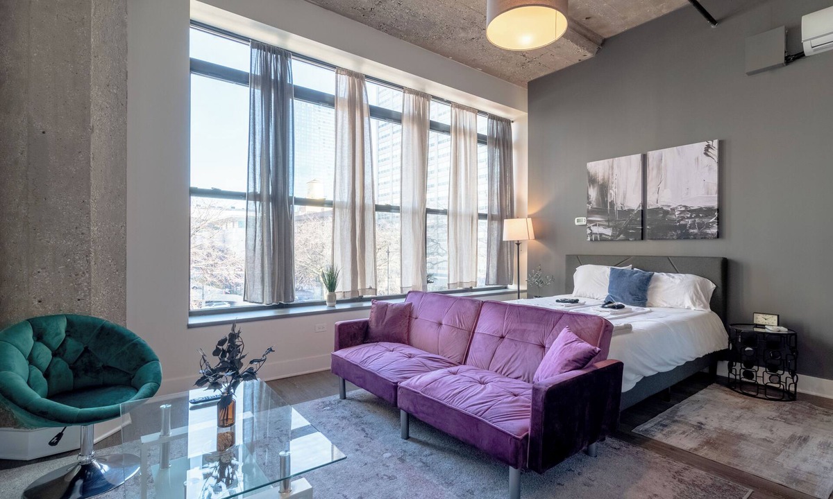 Near South Side Apartment | McCormick Place Studio/Optional parking/sleeps up to 4