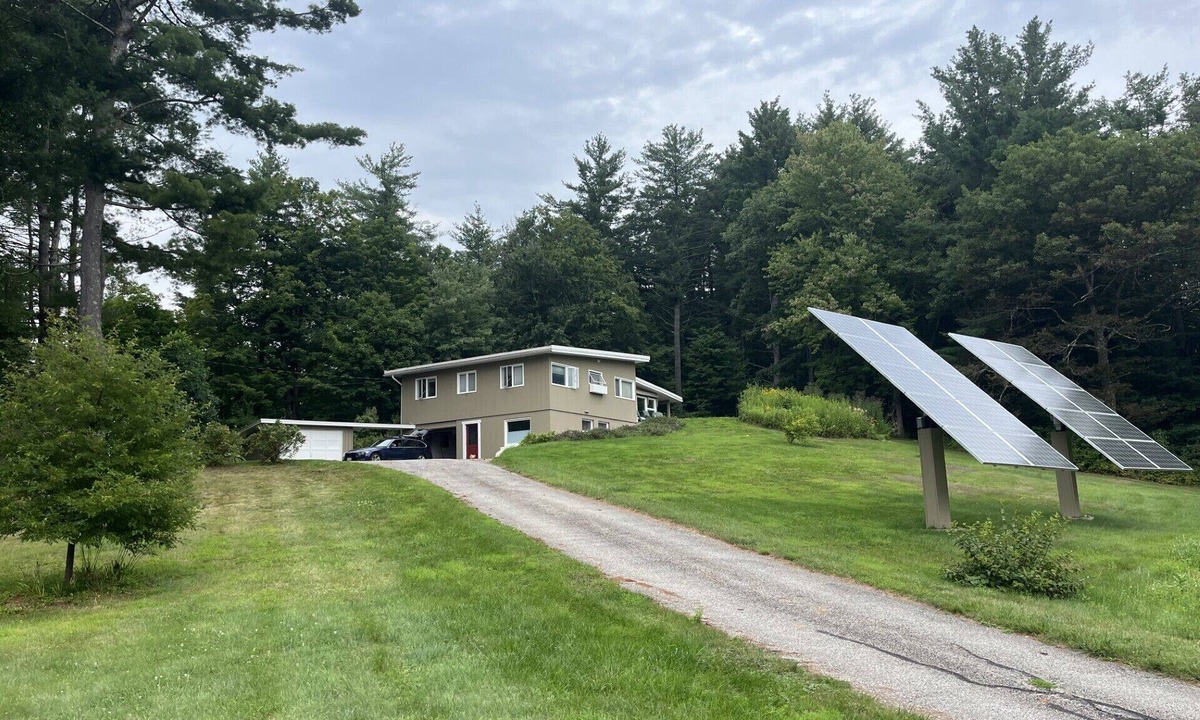 Williamstown House | Mid Century Modern home with distant views of Mount Greylock Summit.