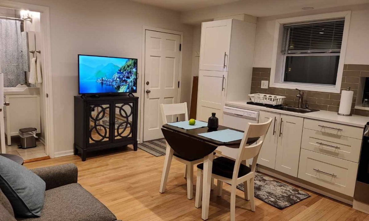 Mount Prospect Apartment | Modern 1 bedroom apartment in very convenient location.
