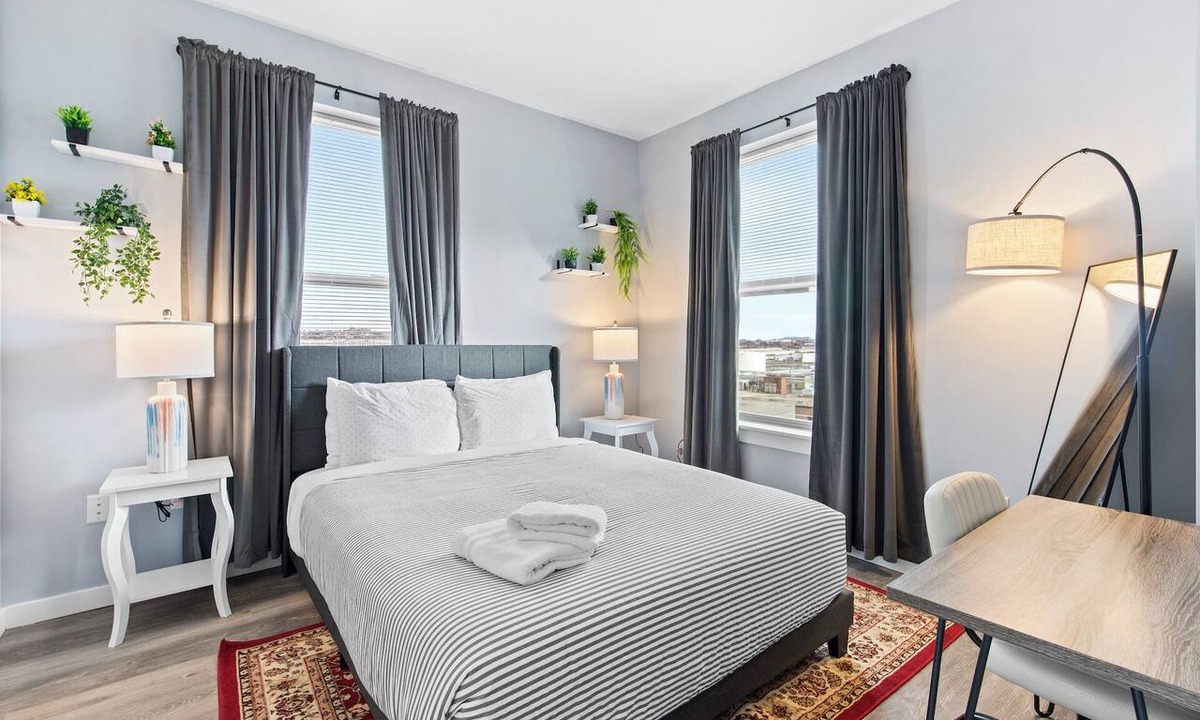 Everett Apartment | Modern 1BR Near Encore Boston 49rf