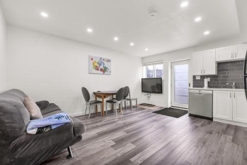 Doon South House | Modern 2BR Duplex 3.0 GBPS internet with Parking