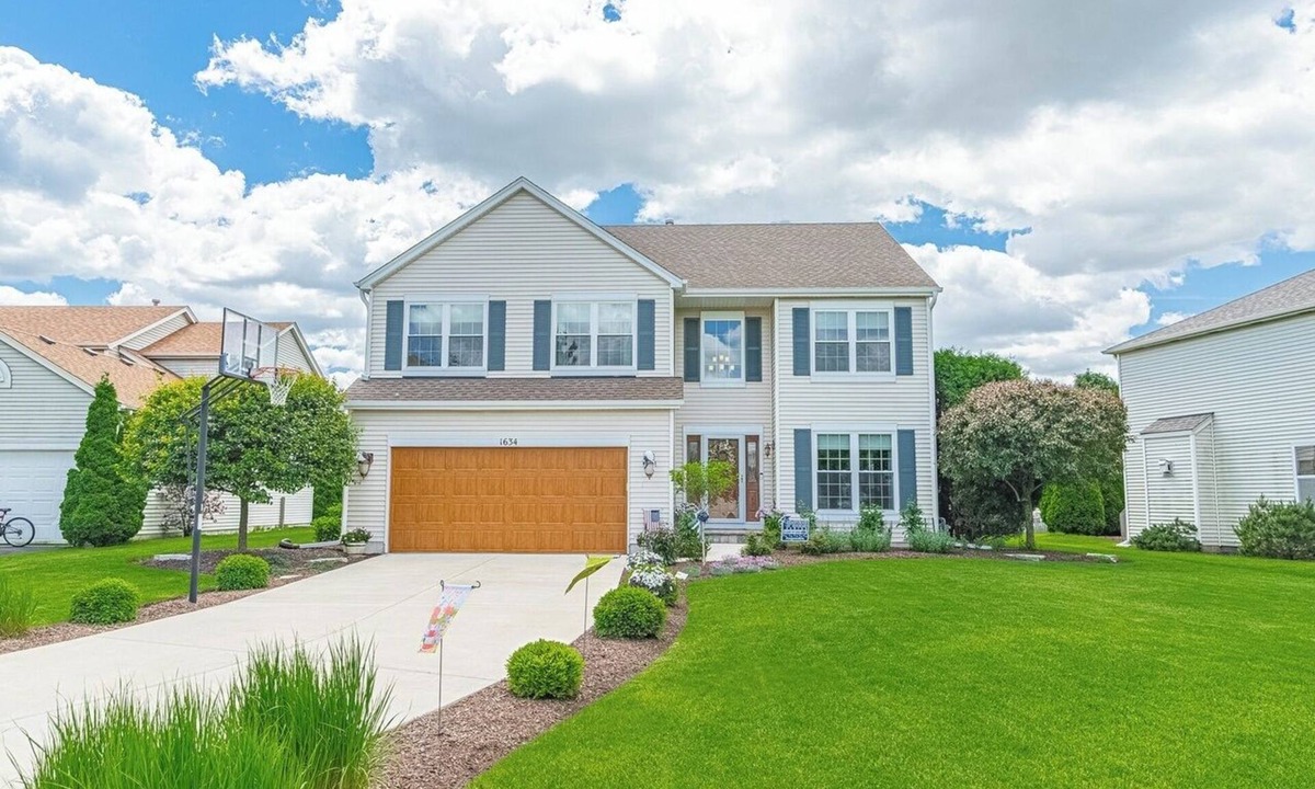 Shorewood House | Modern 4+ Bedroom Full House in a peaceful Chicago Suburb