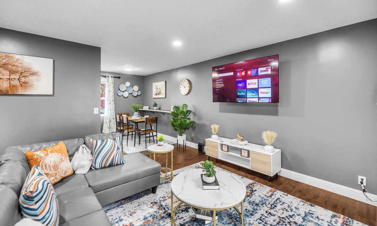 Decatur House | Modern 4-bedroom house near Lake Decatur