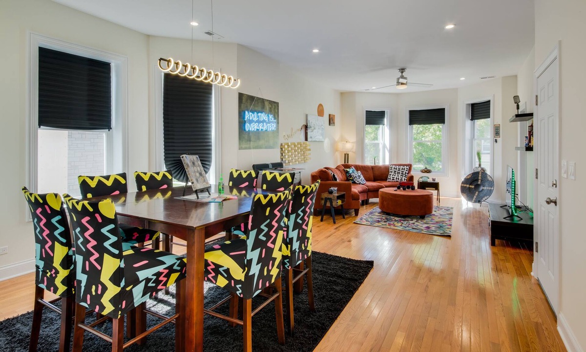 Roseland Apartment | Modern "Blast From The Past" A Real Retreat 3Bedroom Unit