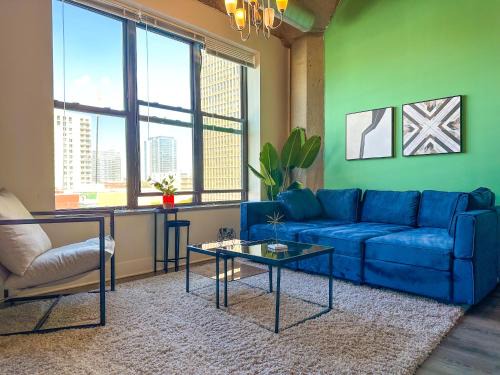Near South Side Apartment | Modern Chicago 2BR Apartment with Skyline View, Optional Parking & Gym Access Near McCormick, Museum Campus, Grant Park & Soldier Field