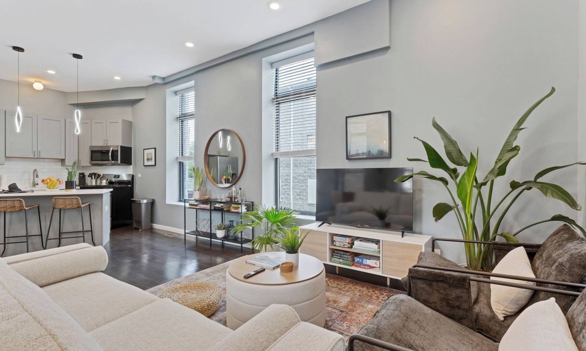 Near West Side House | Modern Condo Oasis in the Heart of Chicago