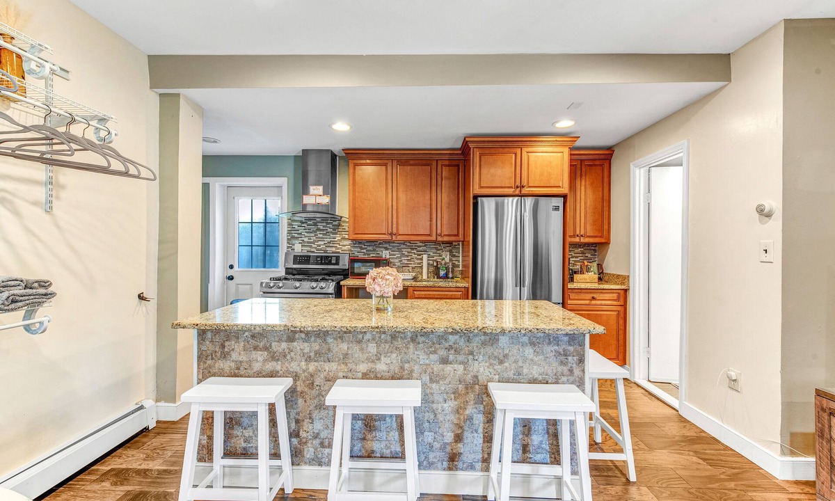 North Bergen House | Modern & cozy studio close to NYC | No car needed!