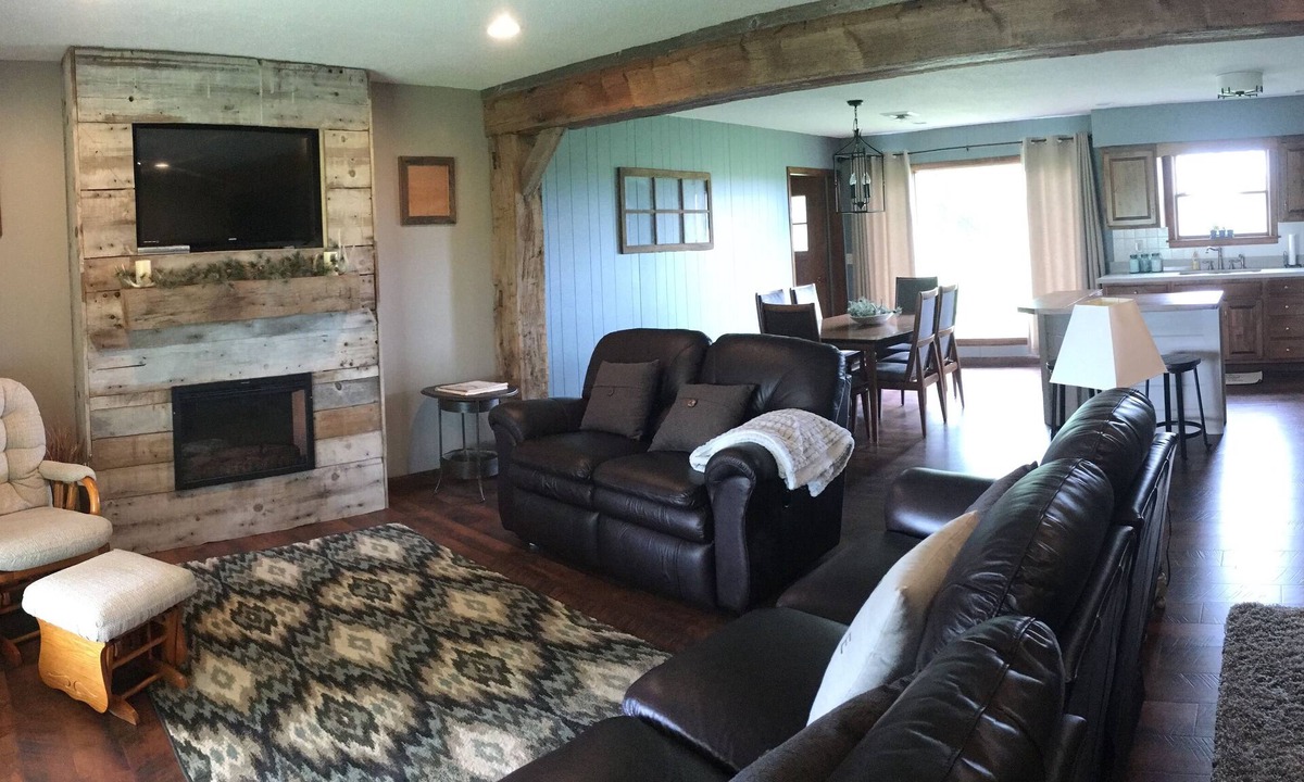 Chambersburg House | Modern Farmhouse, Central Pike Co. IL, Scenic views, Spacious gathering room