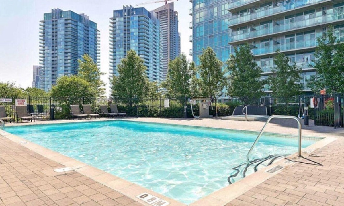 Humber Bay Condo | Modern Loft - Lower Penthouse Corner Suite! With shared outdoor pool!
