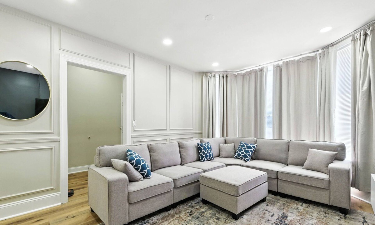 Fuller Park Apartment | Modern Luxury Near the Loop