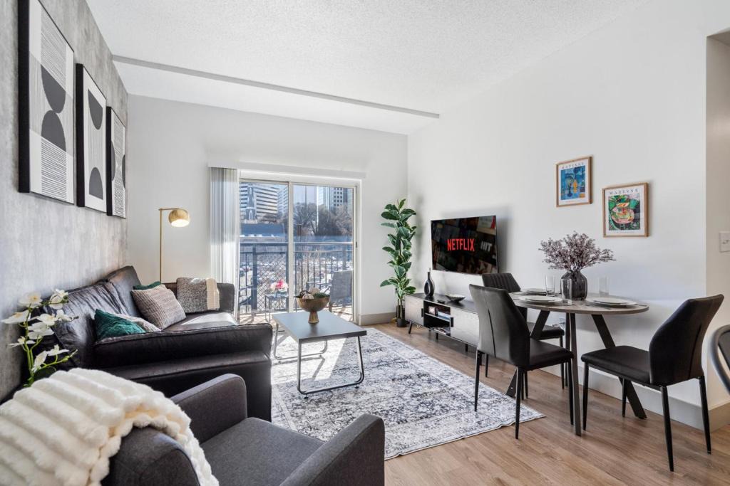 Charlotte Center City Apartment | Modern Marvel - Free Parking, Gym, Near Stadium