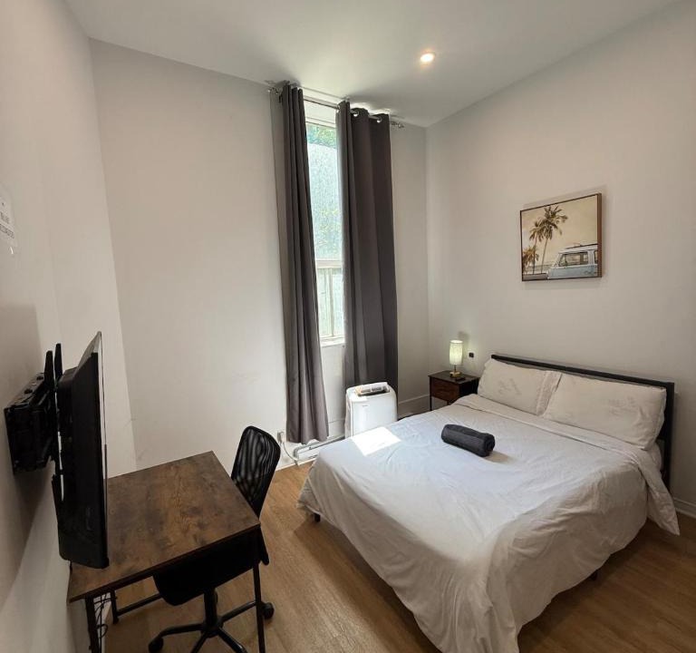 Quartier des Spectacles Apartment | Modern Studio Downtown MTL for 2 with Free Parking