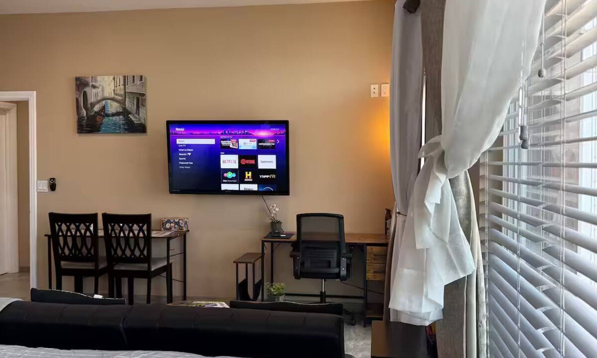 La Sierra Hills Apartment | Modern Studio w/King Bed, Balcony, Kitchenette