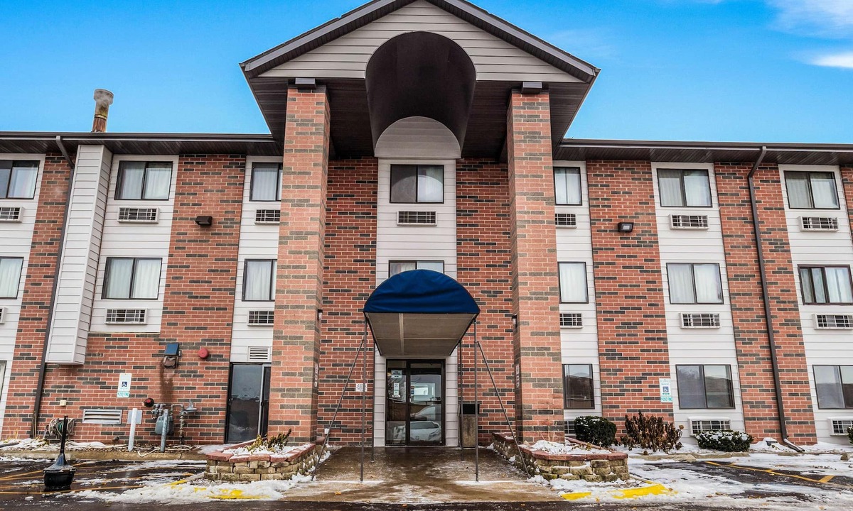 Elk Grove Village Hotel | Motel 6 Elk Grove Village, IL
