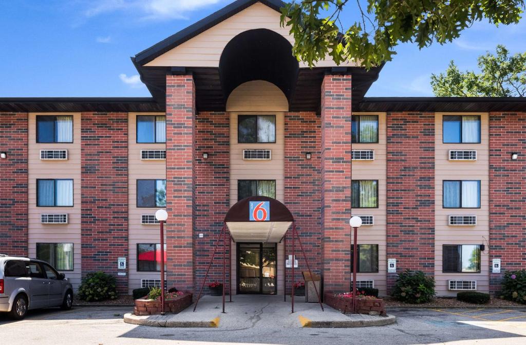 Prospect Heights Hotel | Motel 6-Prospect Heights, IL
