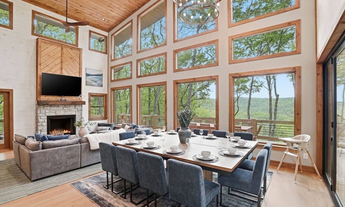 Cherry Log House | Mountain Escape | Views, Hot Tub & Game Room