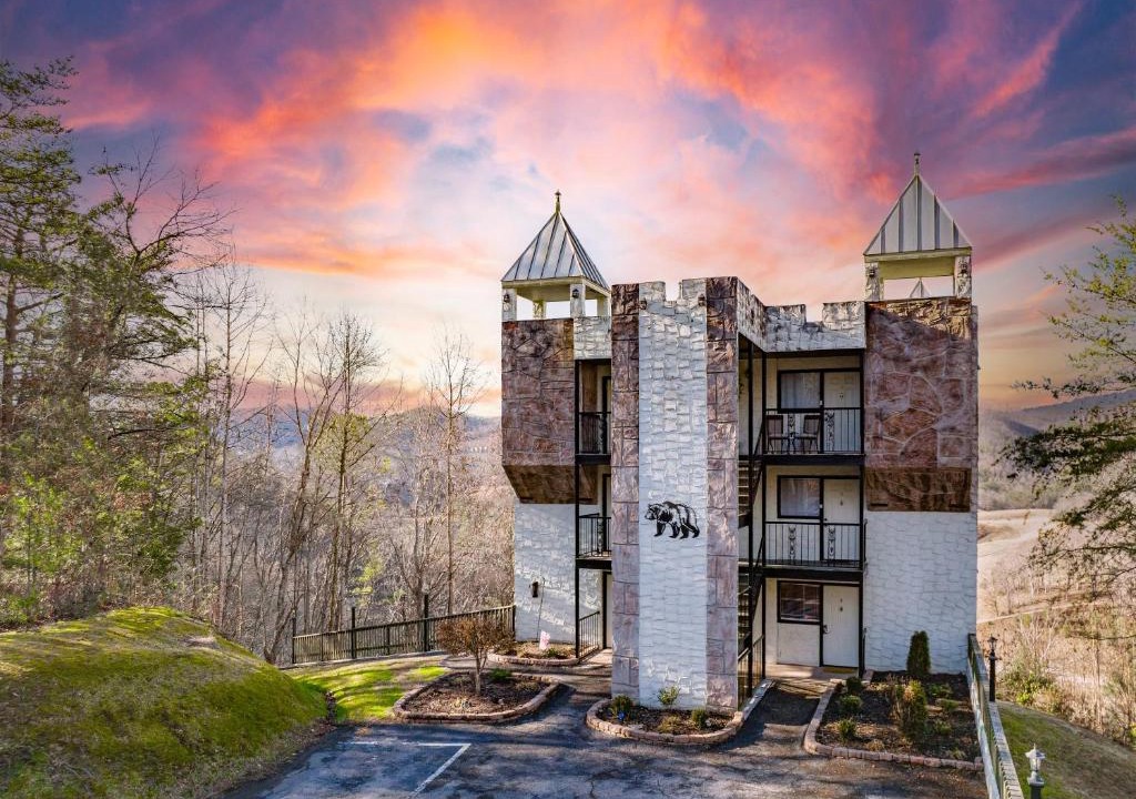Caton House | Mountain Views at Dolly's Castle Unit 7