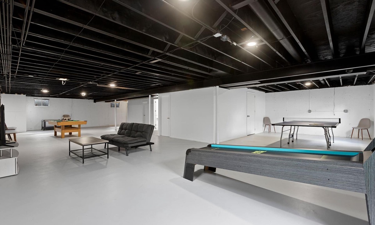 Oswego House | Moxie- w/Game Room- 4 Kings, Sleeps 15