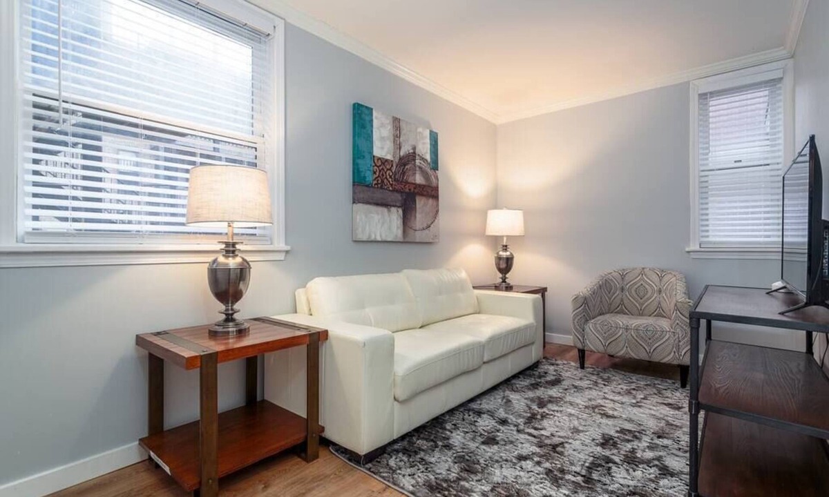 Old Town Apartment | MTM Fully Furnished Rental in Old Town - 2 beds