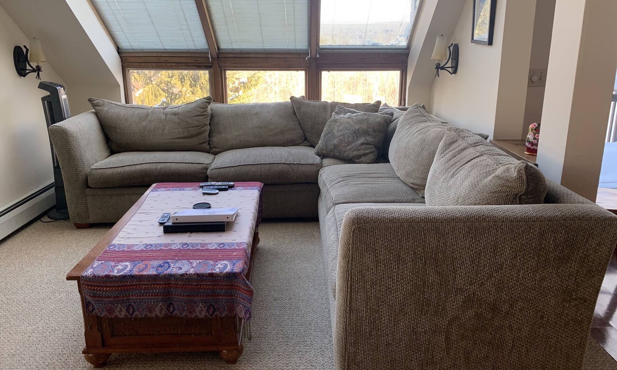 Killington House | Multi-Level Slopeside Townhouse End Unit in Sunrise's Timberline Section