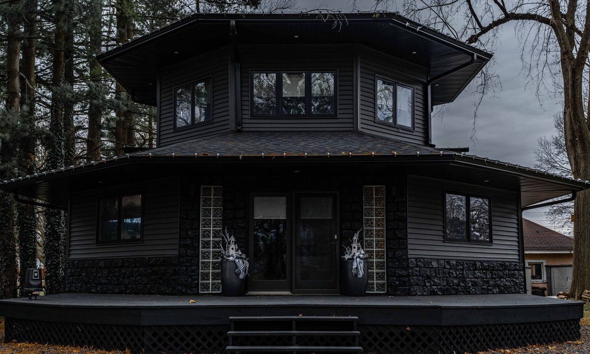 Lincoln House | Mysterious Black Lincoln, IL Octagon Goth House