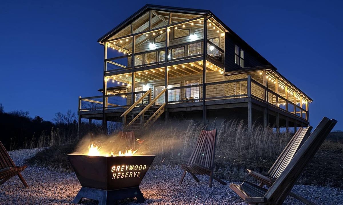 Rogers Cabin | Nerf Blasters | Arcades | Hot Tub | King Beds