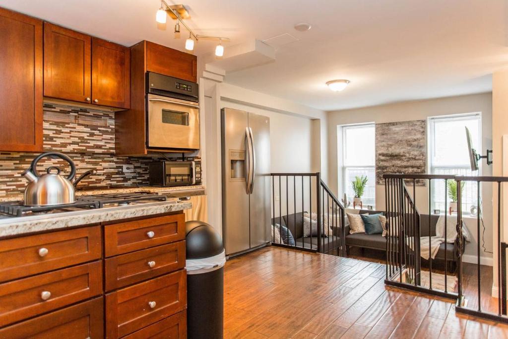 West Town Apartment | New 4BR European Design Duplex - 5min to Downtown