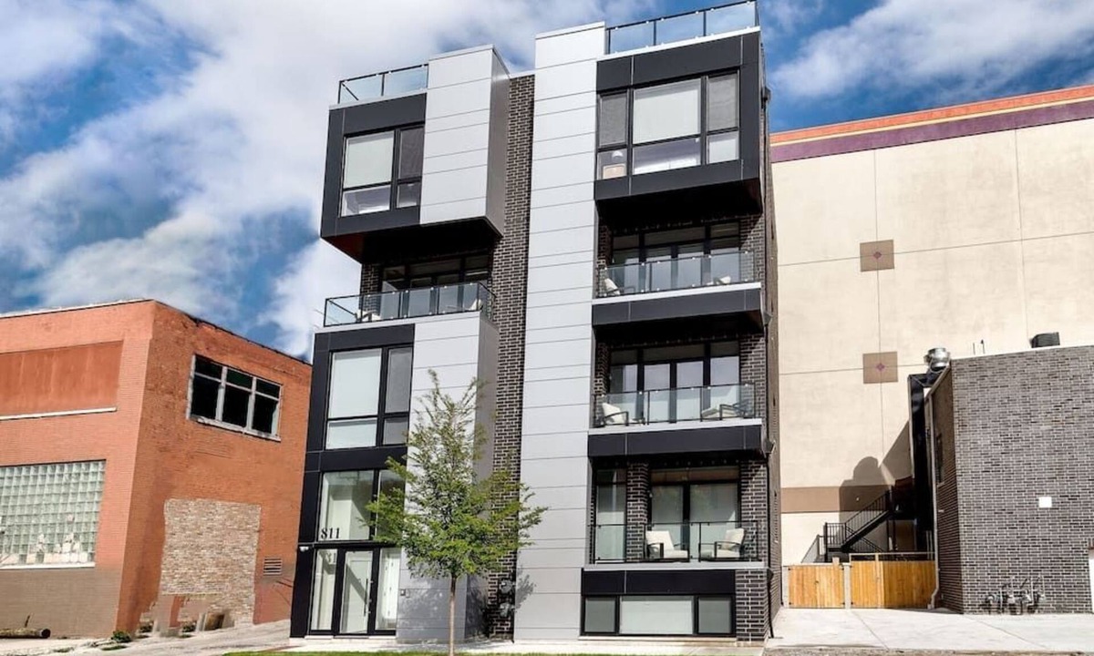 Killgubbin Apartment | New Construction Building in River North!