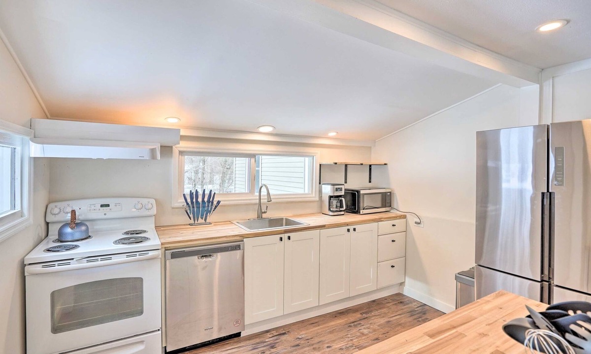 Cairo House | NEW! Launch Special, Close to Ski, Firepit, Privacy