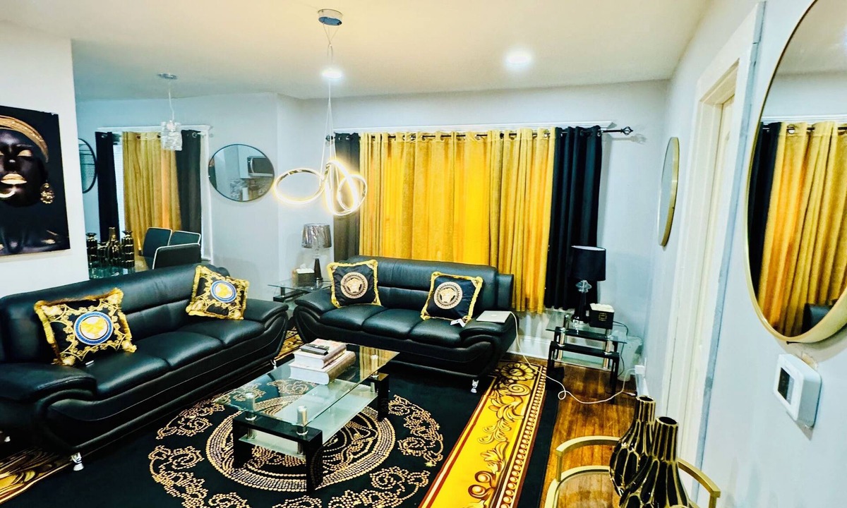 Springfield House | Newly Beautiful renovated first floor apartment getaway