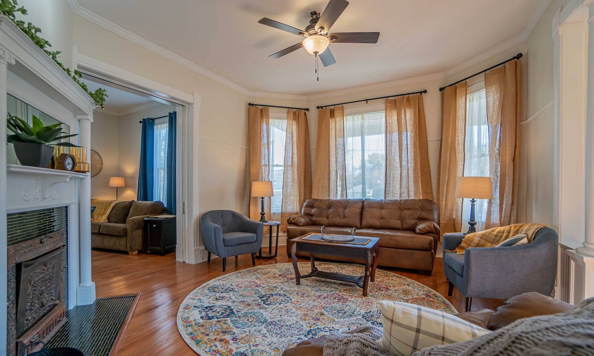 Washington House | Newly remodeled historic house just steps from the WASHINGTON SQUARE! Sleeps 10!