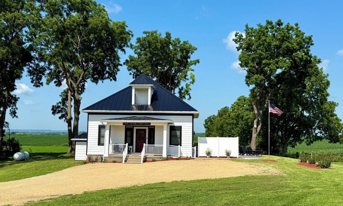 Galena House | Newly renovated 2-bedroom house with Hottub in lovely Galena countryside