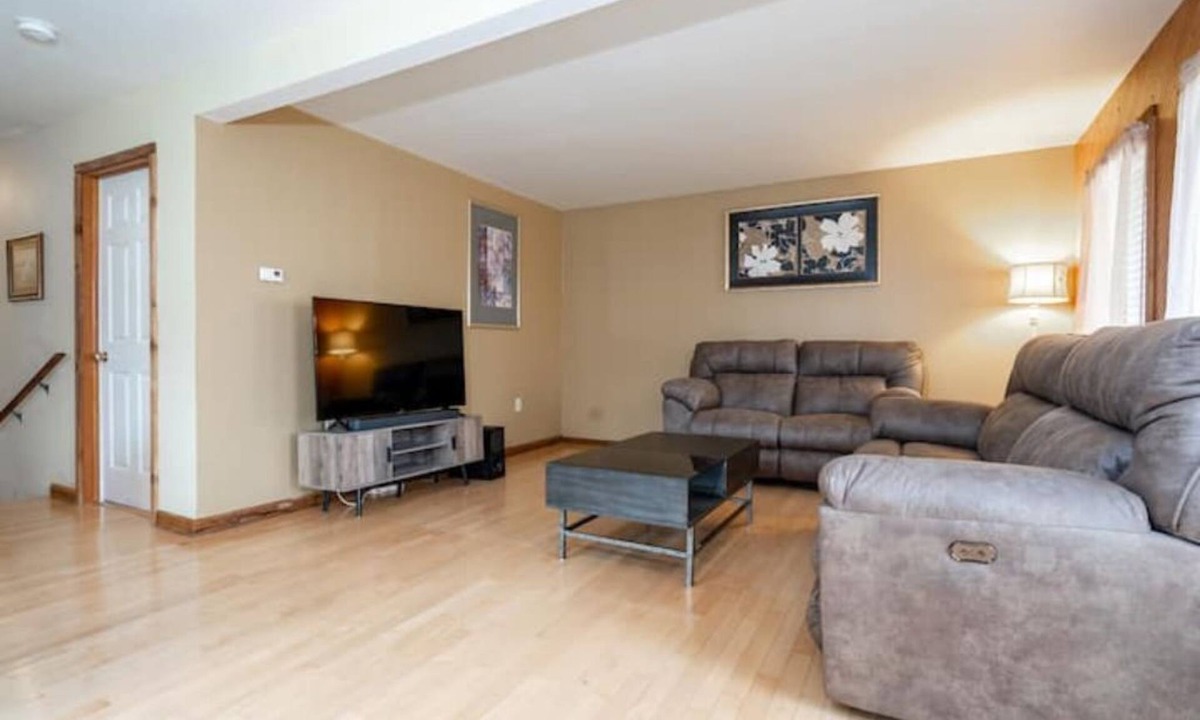 University Park House | Newly updated surrounded by nature