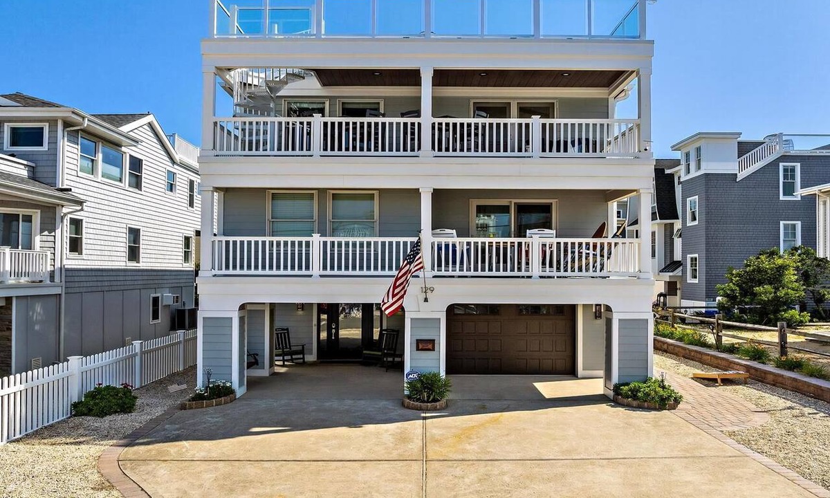 Ship Bottom House | Nice home in Ship Bottom with 3 Bedrooms, Private swimming pool and WiFi
